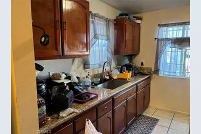 9313 Hickory, Los Angeles, CA 90002 - Photo 11