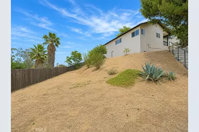 2735 Brockton Avenue, Riverside, CA 92501 - Photo 23