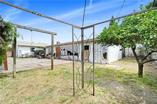 1122 W 124th St, Los Angeles, CA 90044 - Photo 3