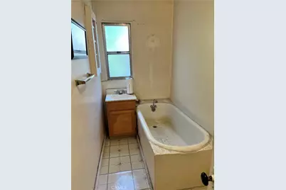 11743 Slater, Los Angeles, CA 90059 - Photo 9