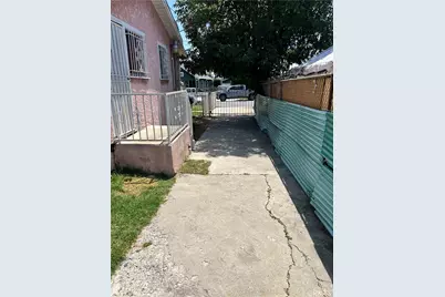 11743 Slater, Los Angeles, CA 90059 - Photo 25