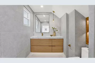 2747 E Ocean Boulevard, Long Beach, CA 90803 - Photo 11