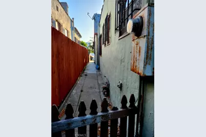 6812 S Van Ness, Los Angeles, CA 90047 - Photo 47