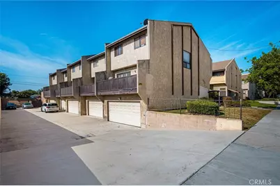 320 W 220th Unit 4, Carson, CA 90745 - Photo 3