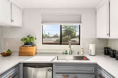 320 W 220th Unit 4, Carson, CA 90745 - Photo 17