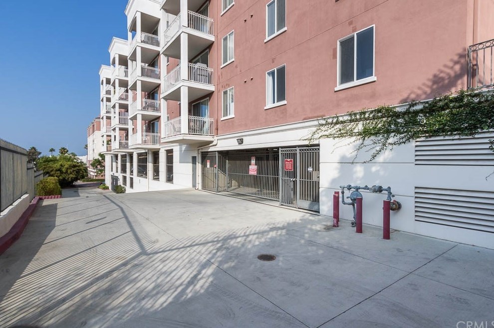 3740 Santa Rosalia Dr, Los Angeles CA  90008-3620 exterior