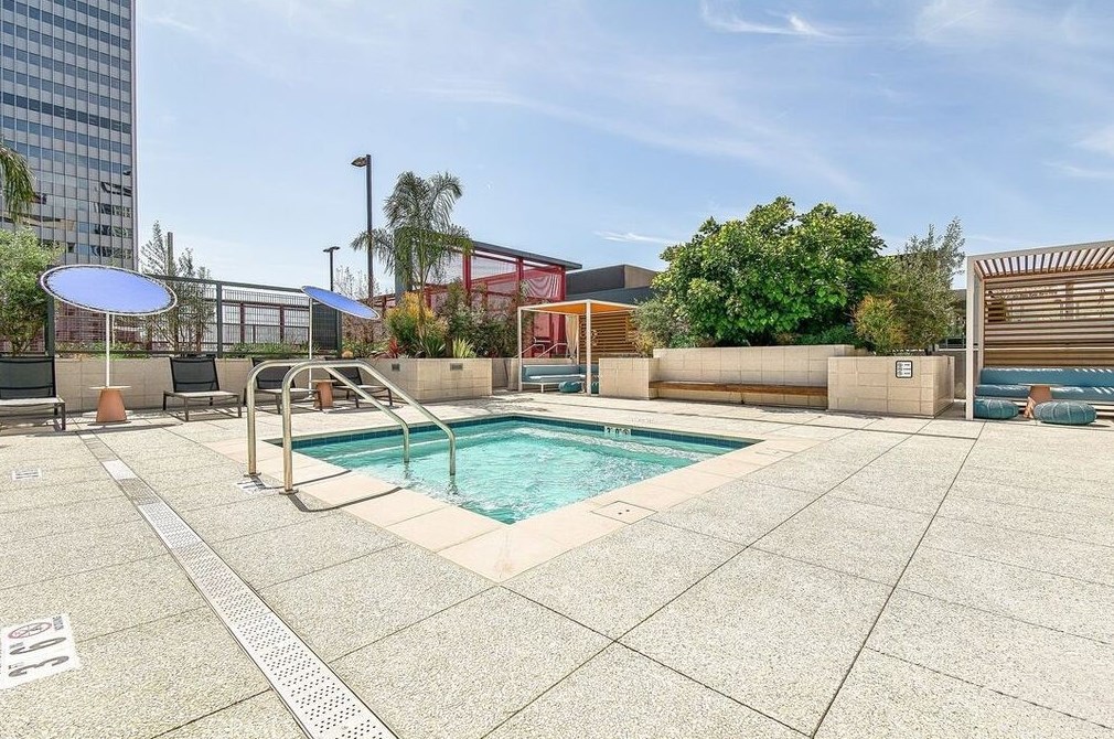 1100 Grand Ave, Los Angeles CA  90015-2104 exterior