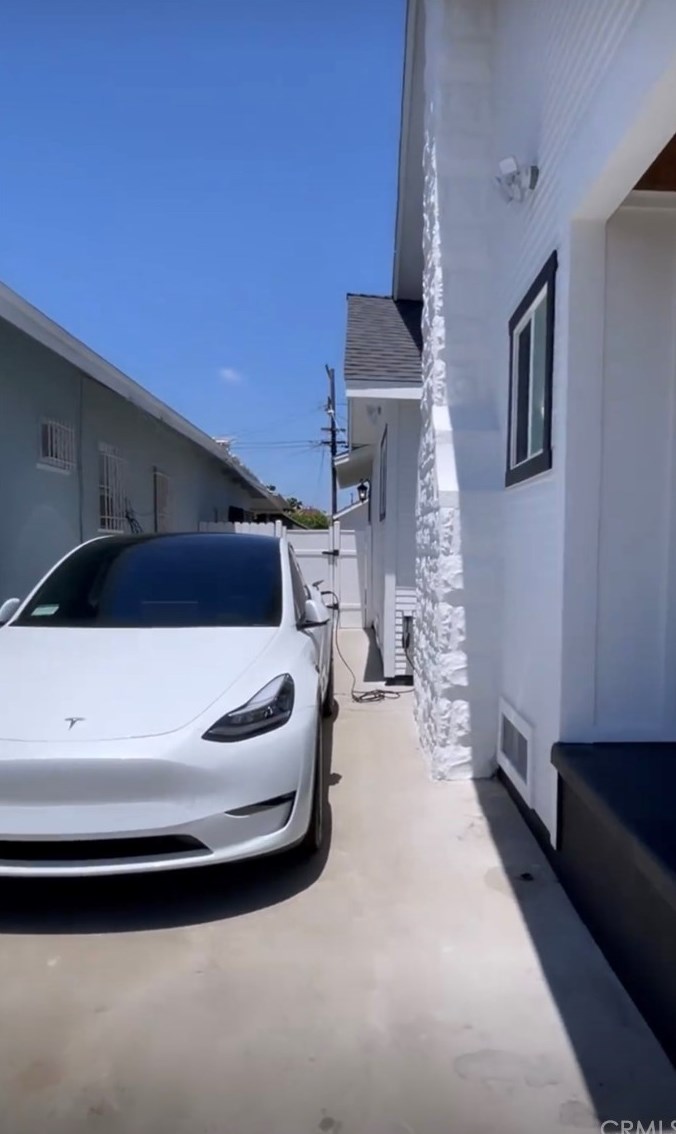 1441 52nd St, Los Angeles CA  90011-4903 exterior