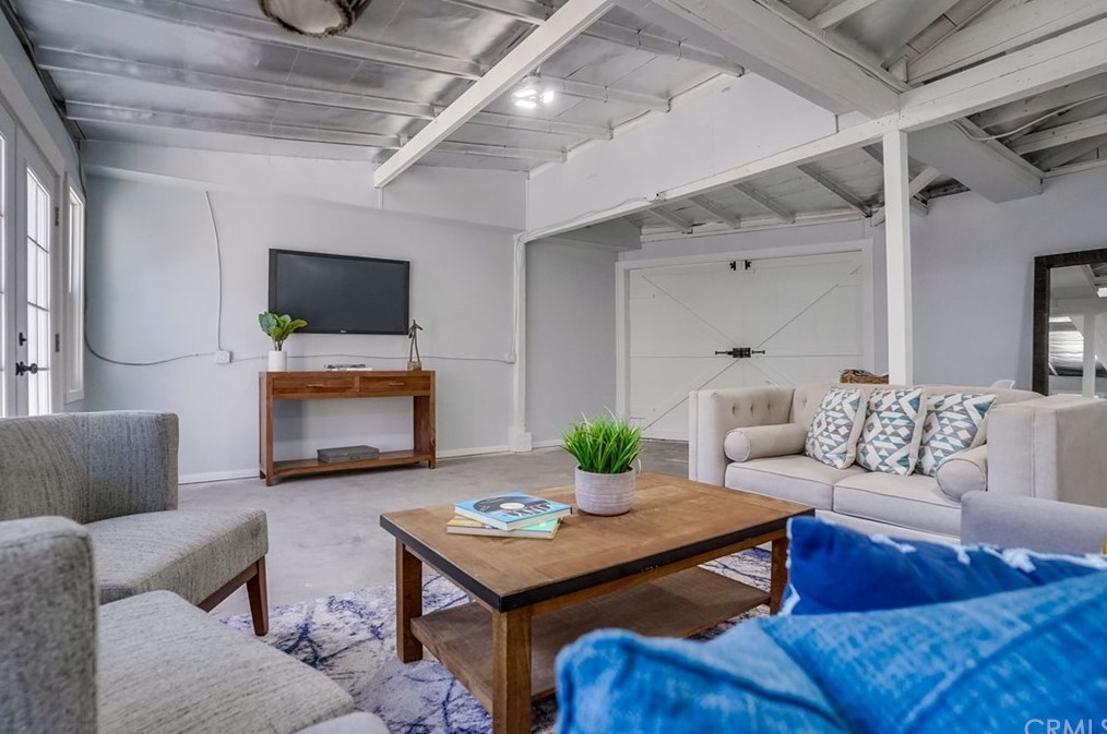 1441 52nd St, Los Angeles CA  90011-4903 exterior