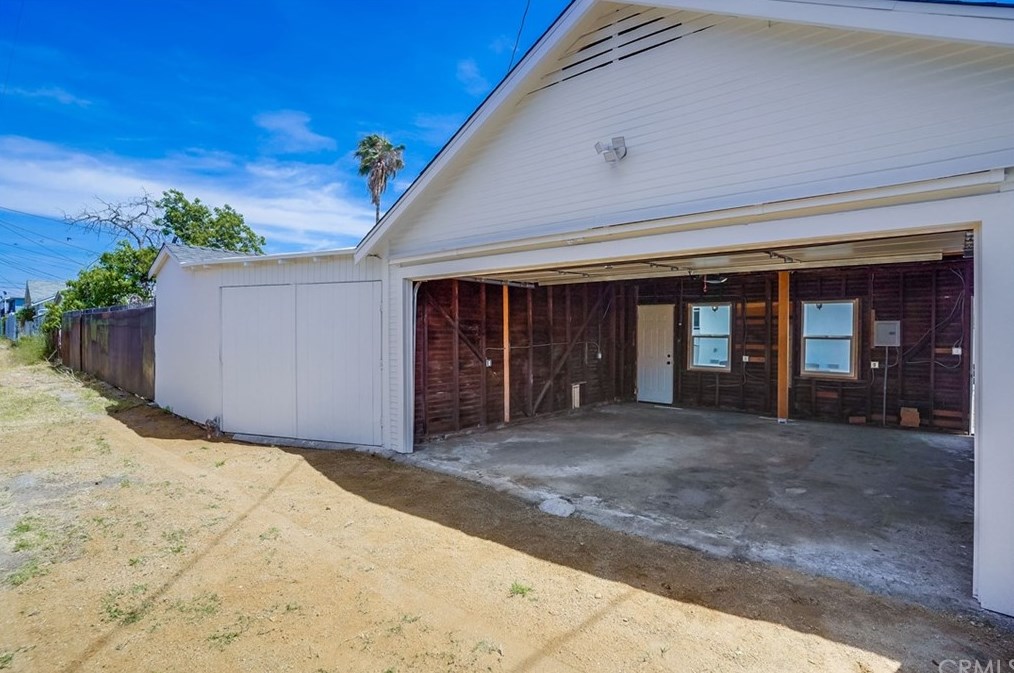 1441 52nd St, Los Angeles CA  90011-4903 exterior