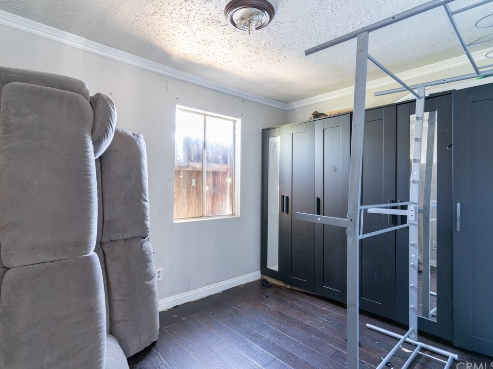 8131 Holmes Ave, Los Angeles CA 90001-3438 exterior