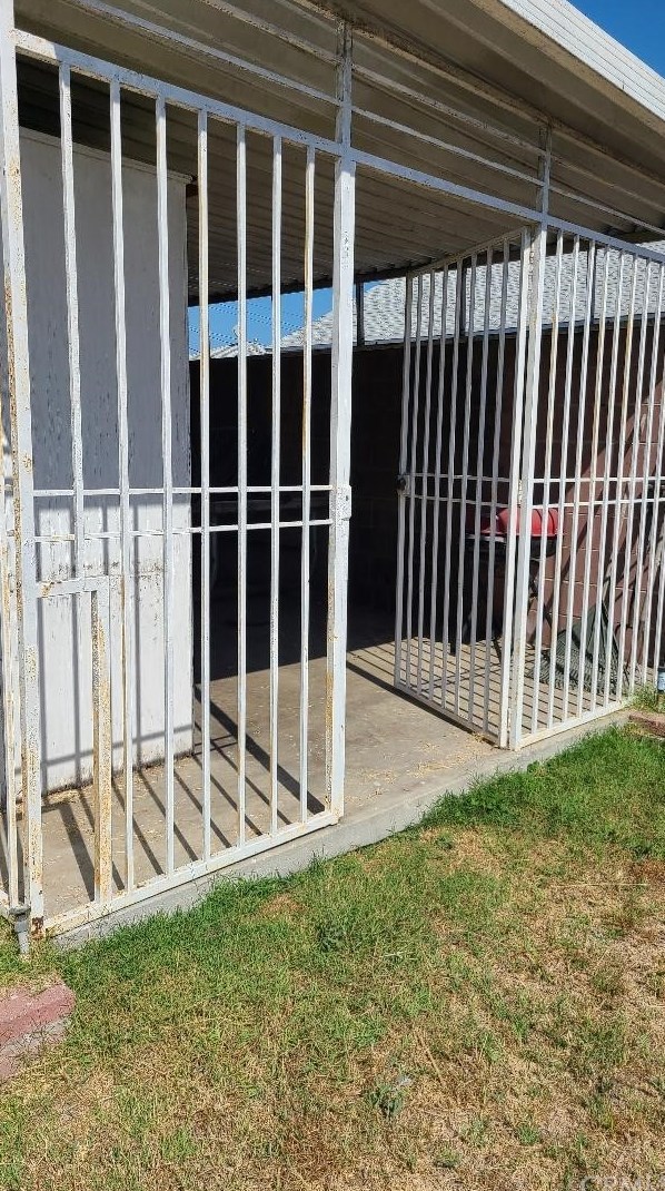 725 110 St, Los Angeles CA  90044-4322 exterior