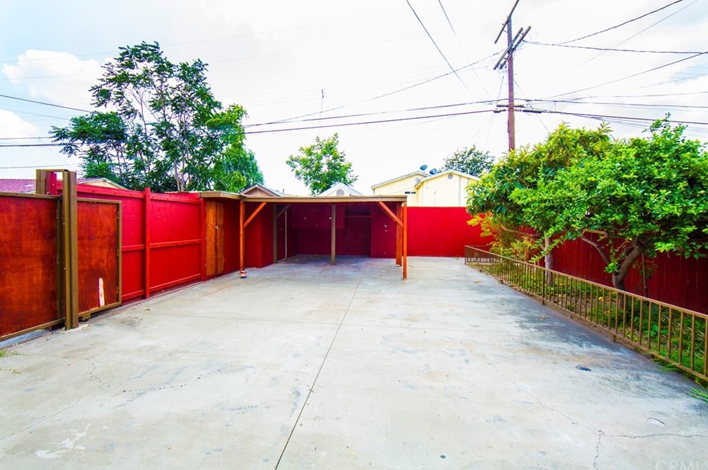 672 52nd St, Los Angeles CA  90011-4030 exterior