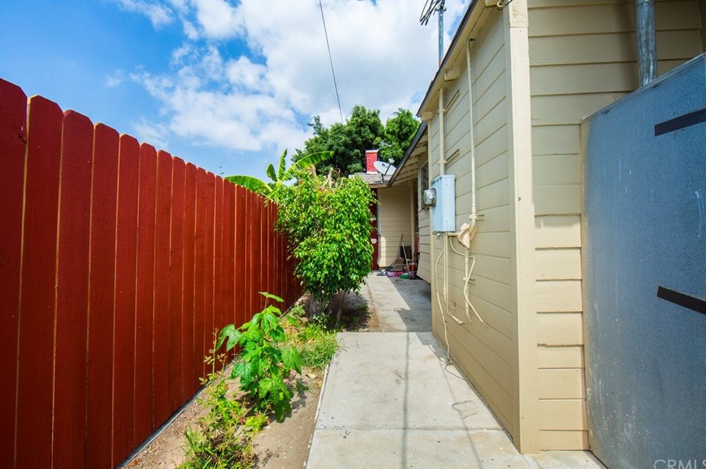 672 52nd St, Los Angeles CA  90011-4030 exterior