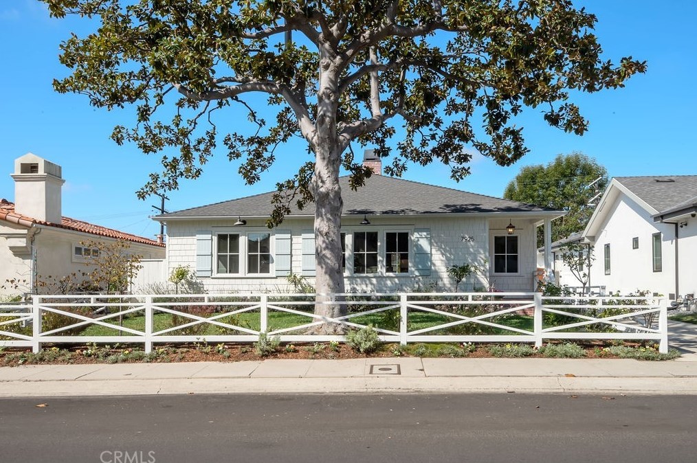 7925 El Manor Ave, Los Angeles CA  90045-1431 exterior
