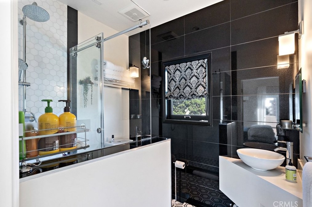 2754 Kenwood Ave, Los Angeles CA  90007-2106 exterior