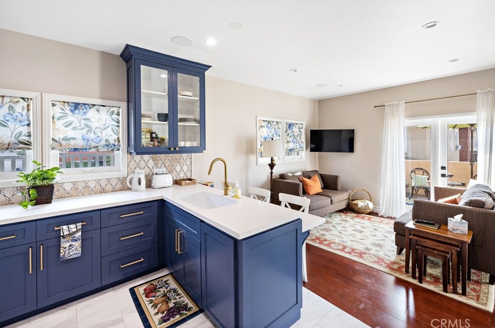 2754 Kenwood Ave, Los Angeles CA  90007-2106 exterior