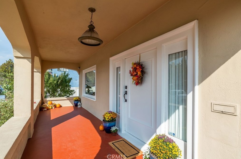 2754 Kenwood Ave, Los Angeles CA  90007-2106 exterior