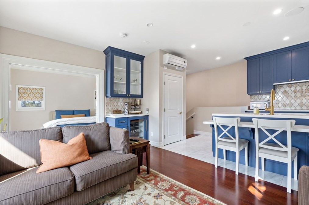 2754 Kenwood Ave, Los Angeles CA  90007-2106 exterior