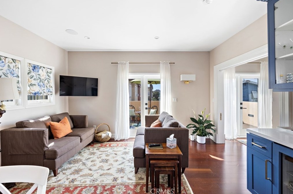 2754 Kenwood Ave, Los Angeles CA  90007-2106 exterior