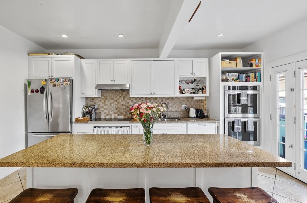 2754 Kenwood Ave, Los Angeles CA  90007-2106 exterior