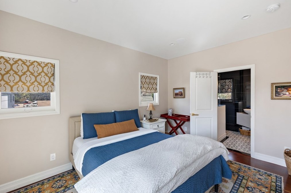 2754 Kenwood Ave, Los Angeles CA  90007-2106 exterior