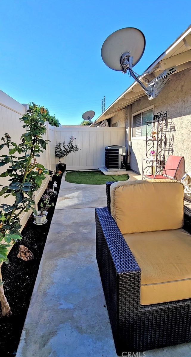 8059 Worthy Dr, Westminster CA  92683-7151 exterior