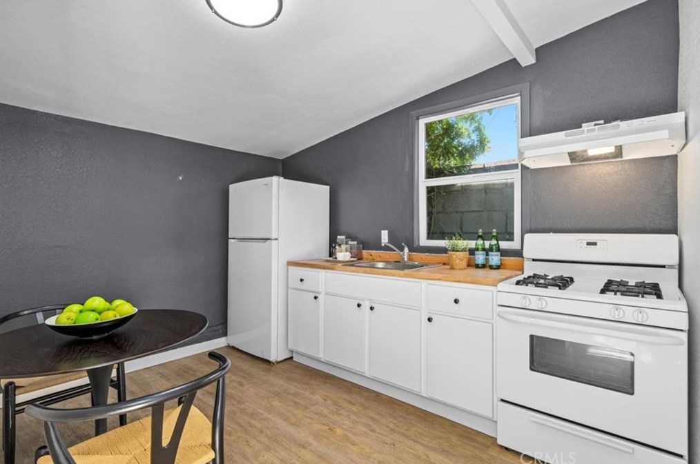1583 48th St, Los Angeles CA  90011-4303 exterior