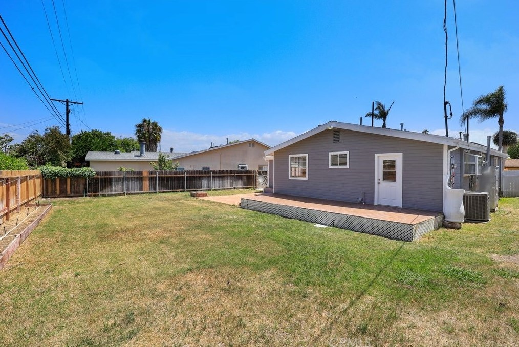 8119 Grimsby Ave, Los Angeles CA  90045-3315 exterior