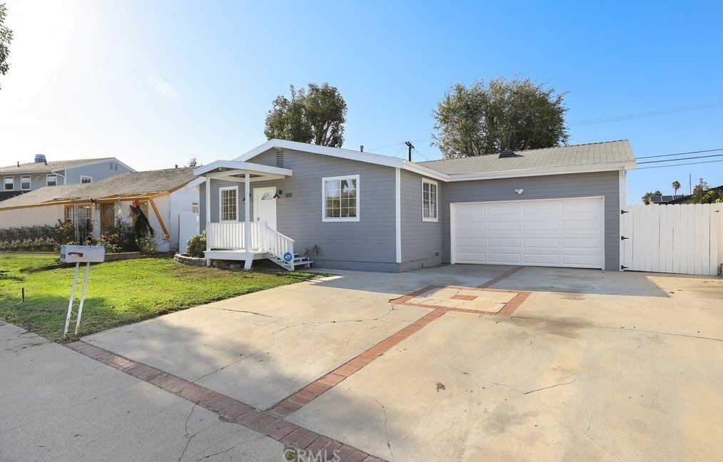 8119 Grimsby Ave, Los Angeles CA  90045-3315 exterior