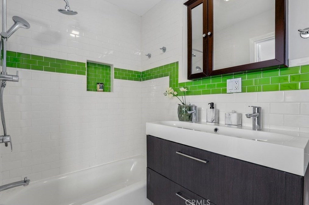 8119 Grimsby Ave, Los Angeles CA  90045-3315 exterior