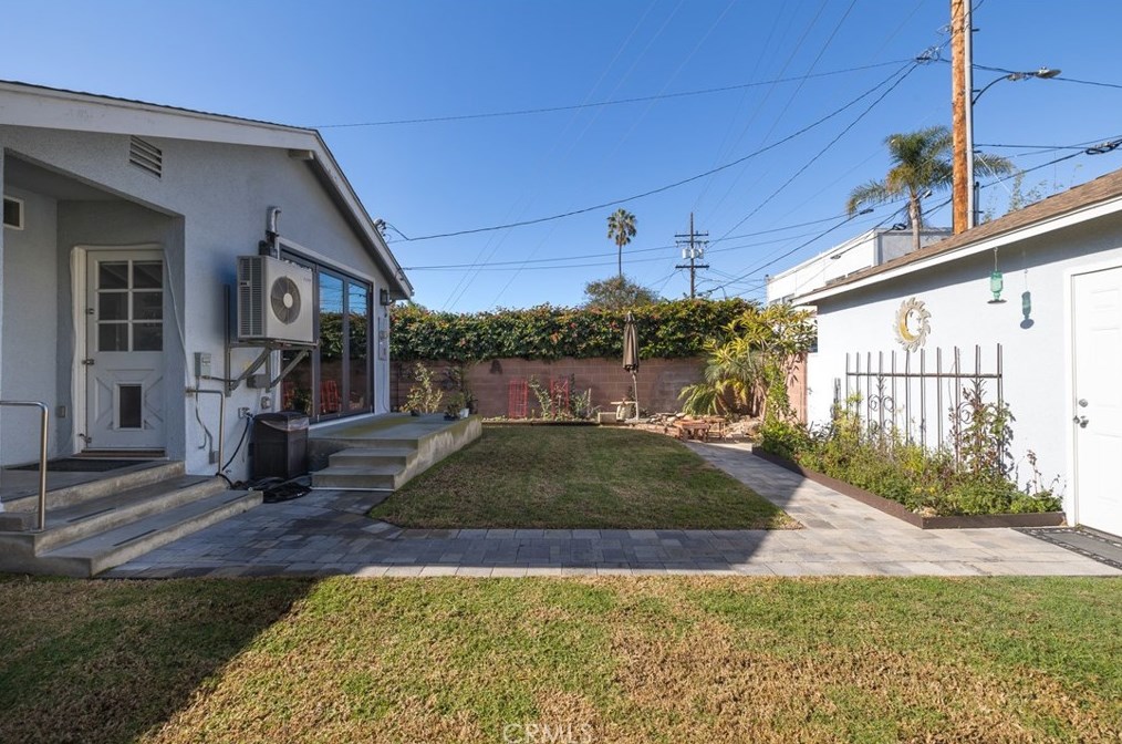 1201 Acacia Ave, El Segundo CA 90245-2017 exterior