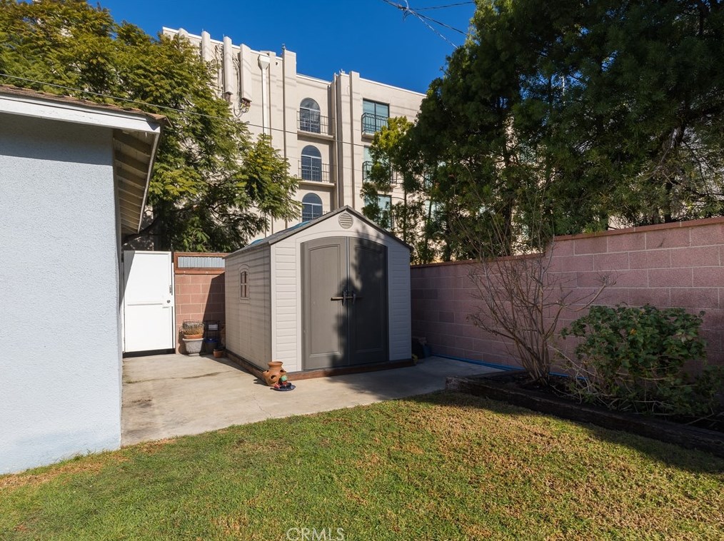 1201 Acacia Ave, El Segundo CA 90245-2017 exterior