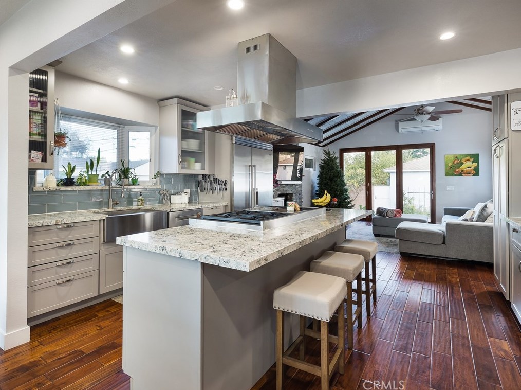 1201 Acacia Ave, El Segundo CA 90245-2017 exterior