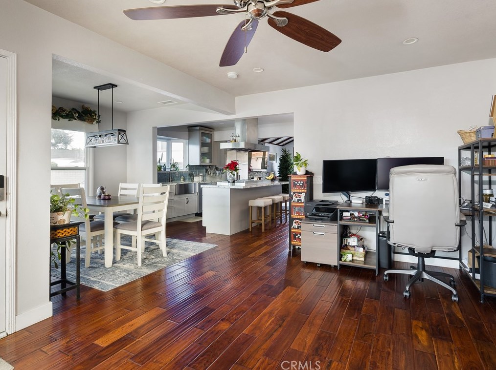 1201 Acacia Ave, El Segundo CA 90245-2017 exterior