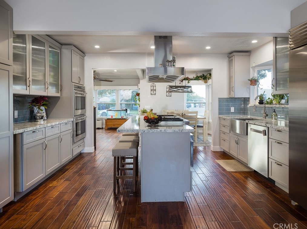 1201 Acacia Ave, El Segundo CA 90245-2017 exterior