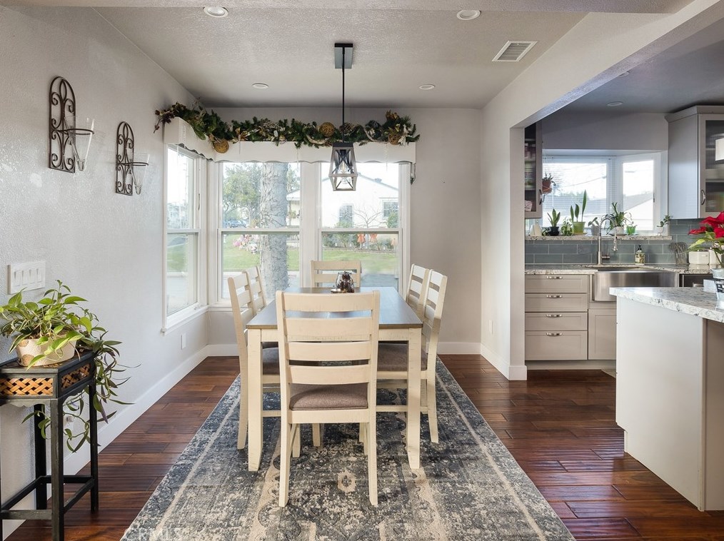 1201 Acacia Ave, El Segundo CA 90245-2017 exterior