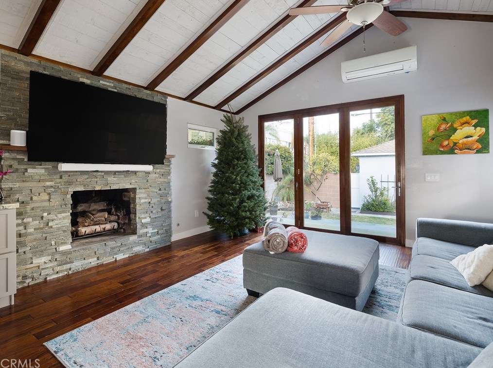 1201 Acacia Ave, El Segundo CA 90245-2017 exterior