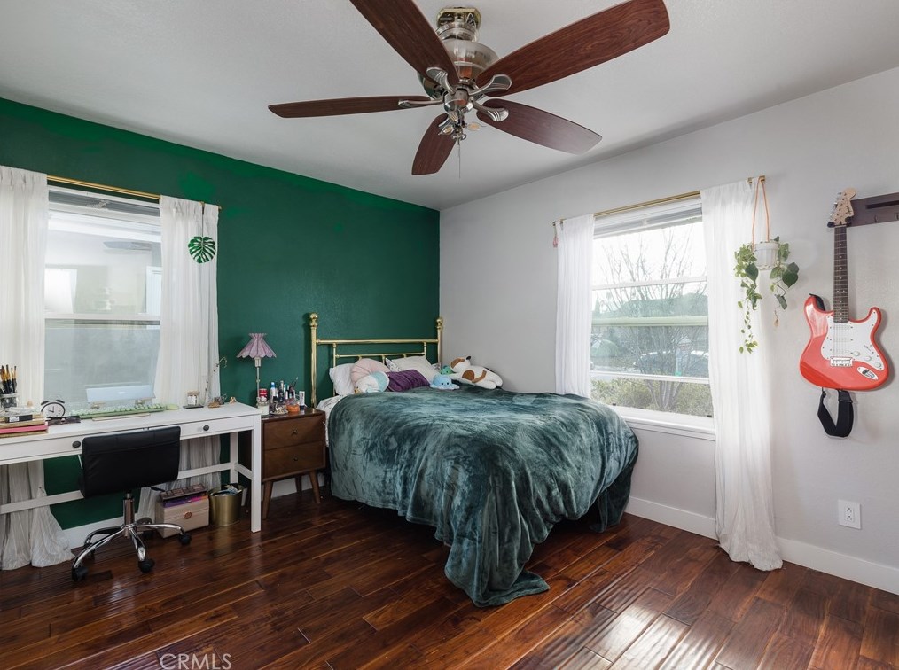 1201 Acacia Ave, El Segundo CA 90245-2017 exterior