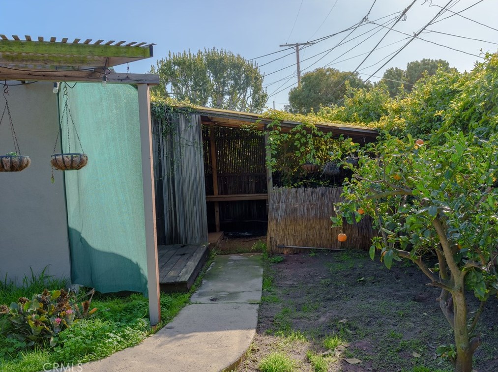 8461 Truxton Ave, Los Angeles CA  90045-3920 exterior