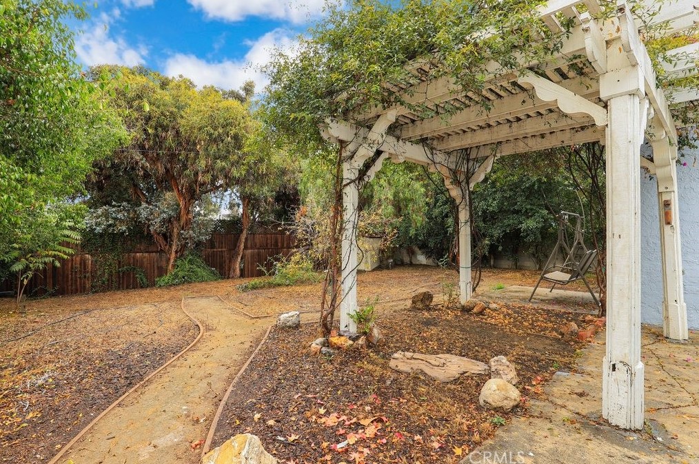 7736 Midfield Ave, Los Angeles CA  90045-3236 exterior