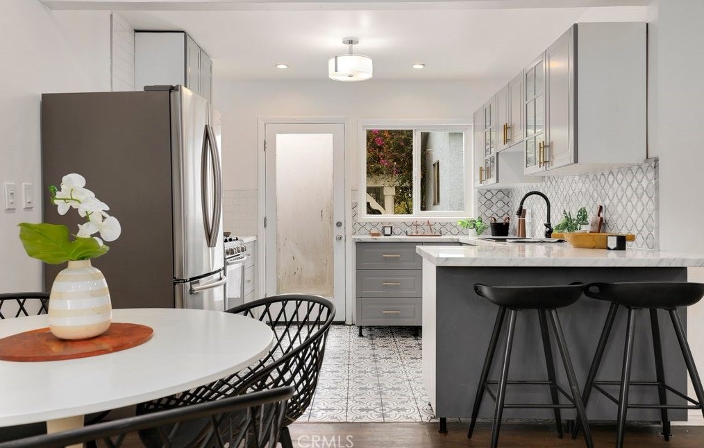 7736 Midfield Ave, Los Angeles CA  90045-3236 exterior