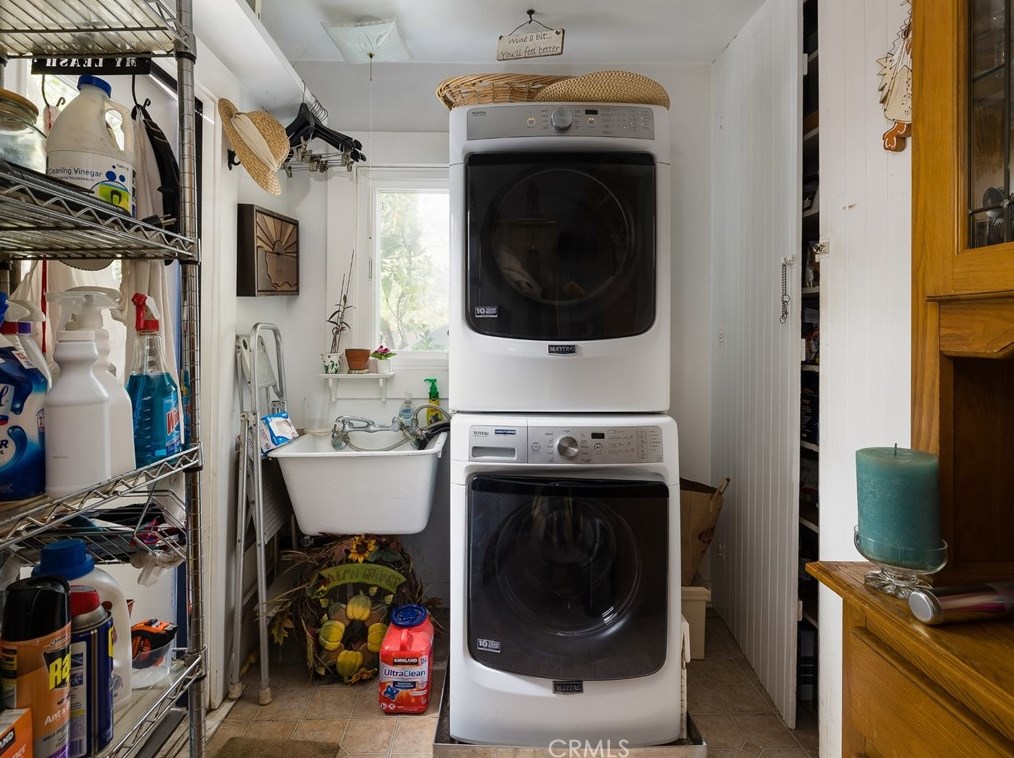 947 Virginia St, El Segundo CA  90245-2153 exterior