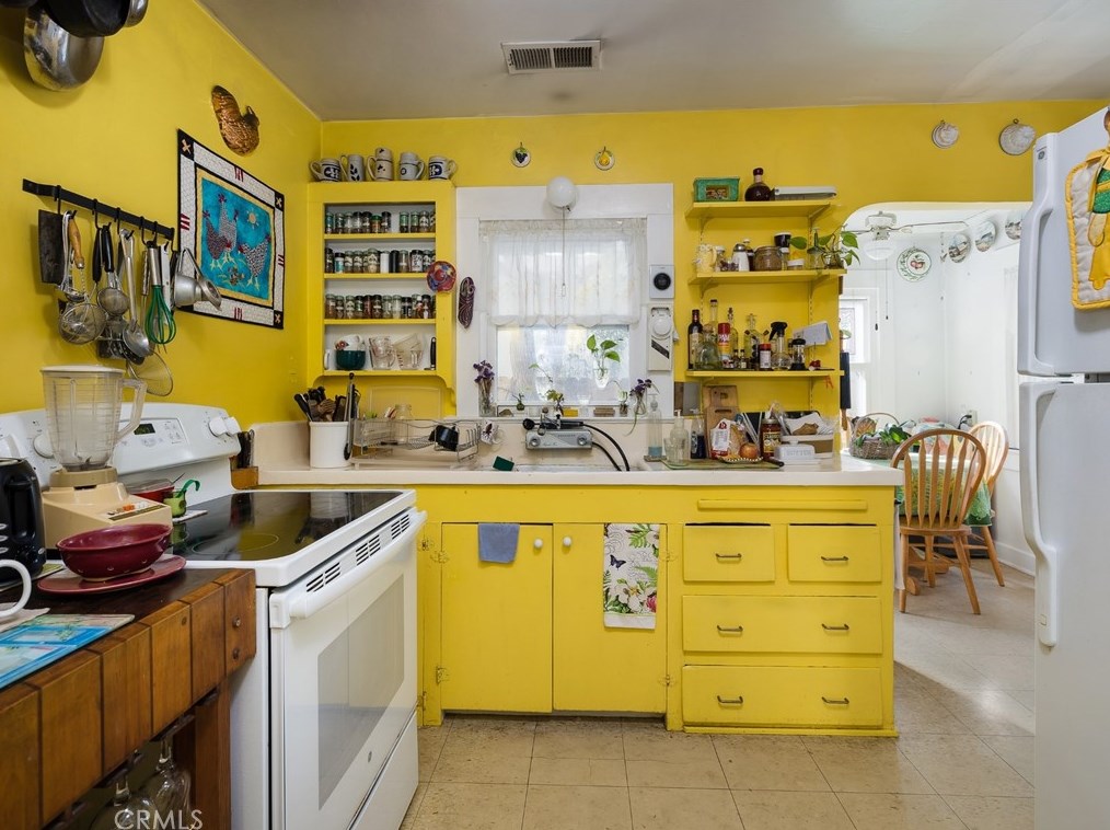 947 Virginia St, El Segundo CA  90245-2153 exterior