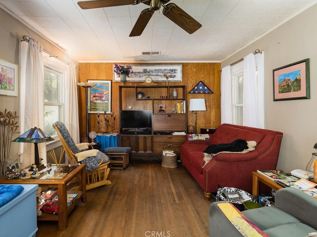 947 Virginia St, El Segundo CA  90245-2153 exterior