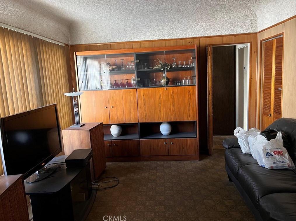 236 127th St, Los Angeles CA  90061-2345 exterior