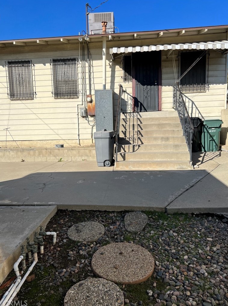 236 127th St, Los Angeles CA  90061-2345 exterior