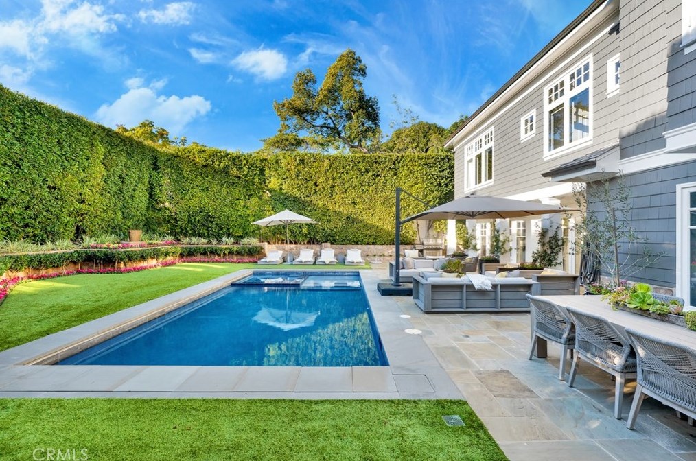 321 Saltair Ave, Los Angeles CA  90049-2914 exterior