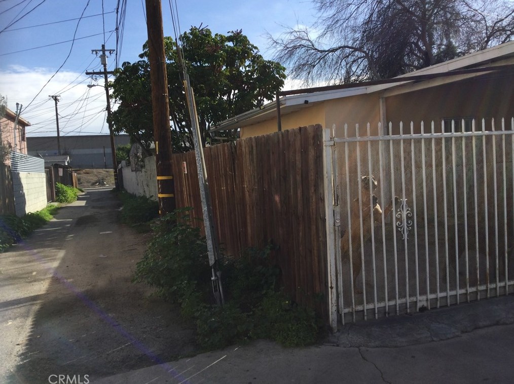 443 71st St, Los Angeles CA 90003-1838 exterior