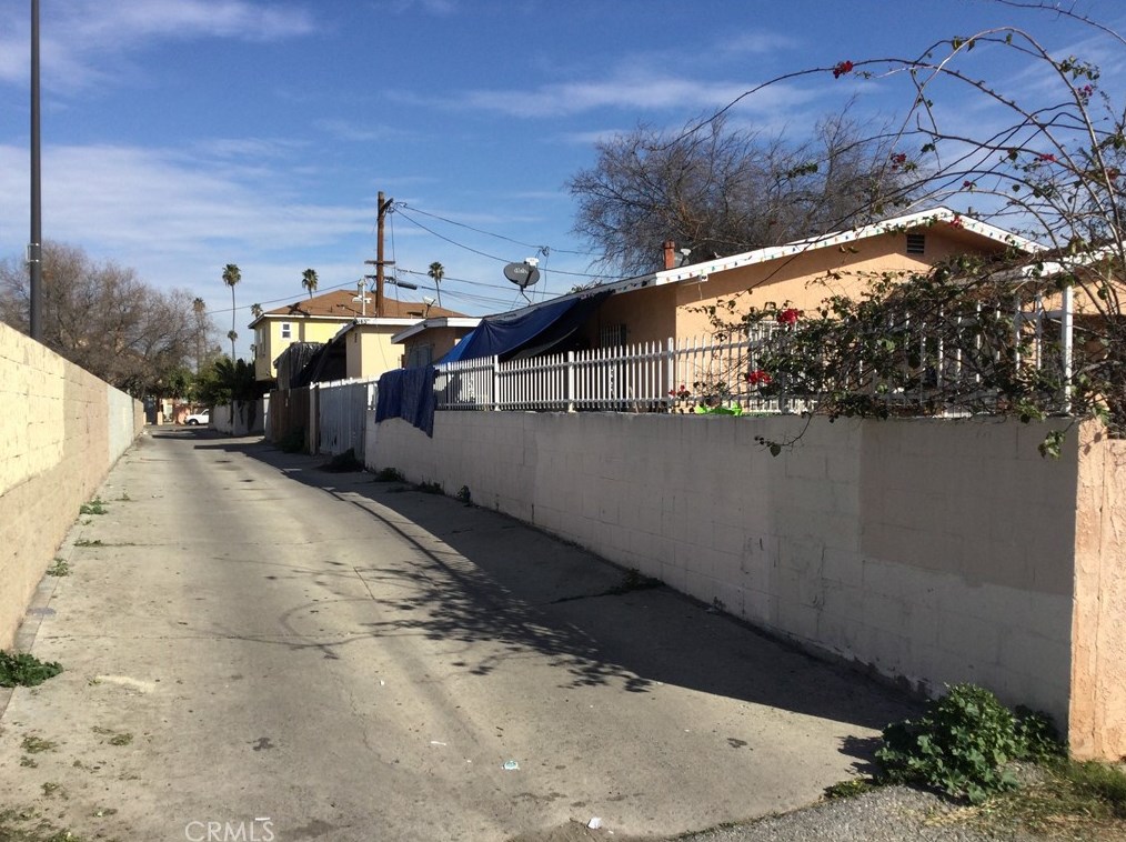 443 71st St, Los Angeles CA 90003-1838 exterior